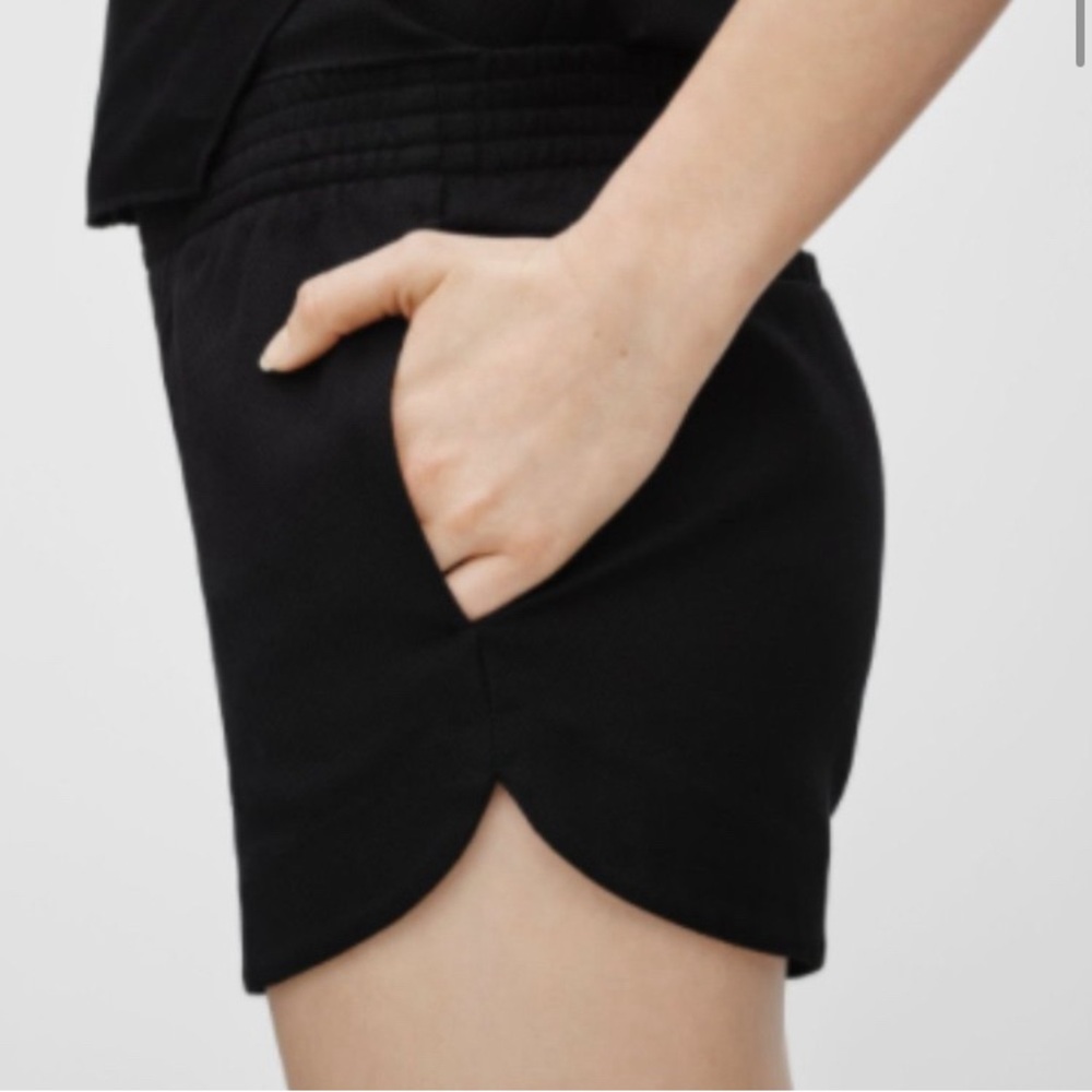 Aritzia Babaton Jordyn Black Cotton Shorts